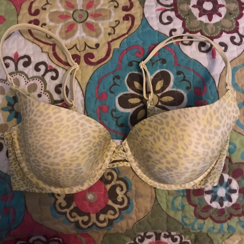 2 Victorias Secret bras. 34D - Picture 5 of 7